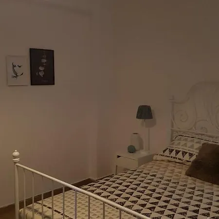 Cozy 2bdr Ftat *